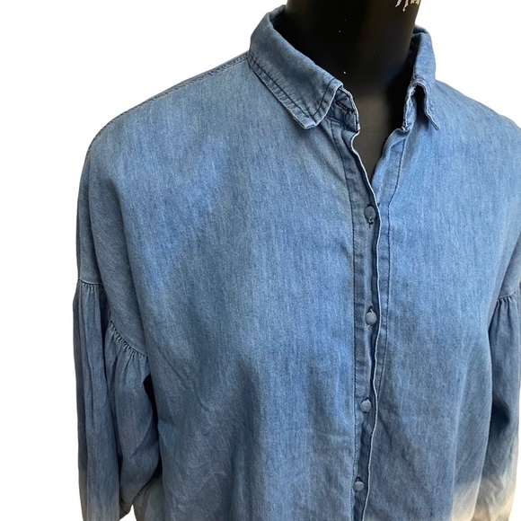 Davi & Dani Chambray Blue Gray Ombré Button Up Top Size Large - Picture 2 of 6